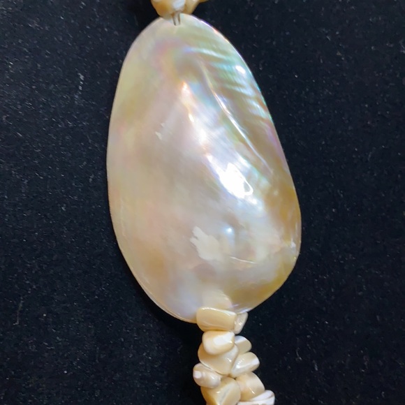 🐚 Shell Necklace - Picture 3 of 6